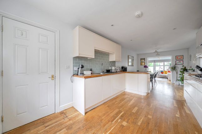 Stocton Close, Surrey photo 4