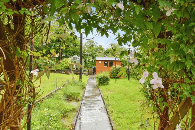 31, Pantyblodau Road, Ammanford photo 3