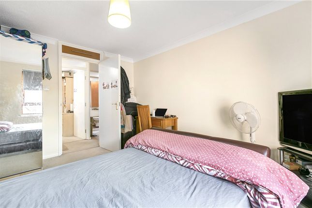 Flat for sale in The Oaks, Moormede Crescent, Staines-Upon-Thames, Surrey