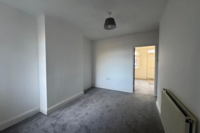 29, LEICESTER photo 2