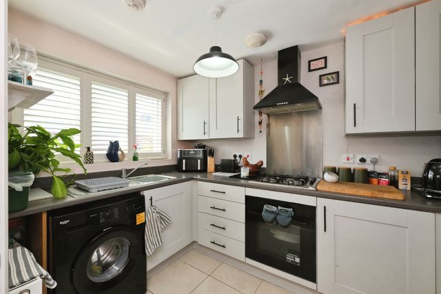 54, Terlings Avenue, HARLOW photo 2