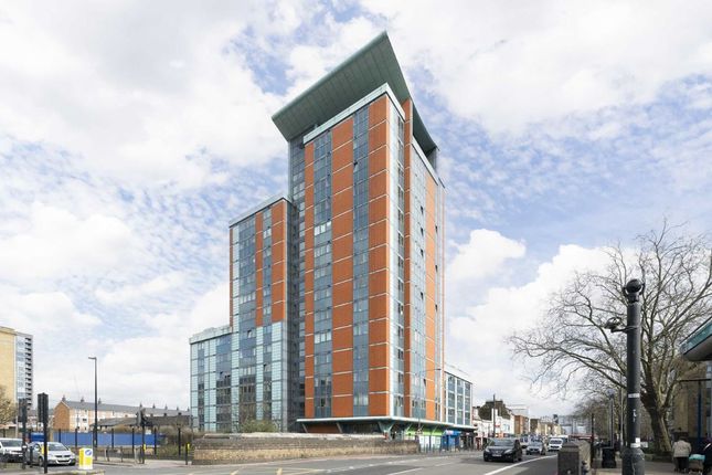 Flat for sale in East India Dock Road, London