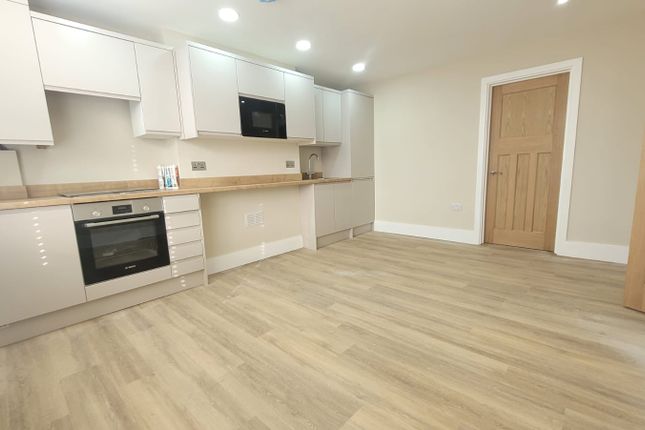 Flat to rent in Colney Hatch Lane, London