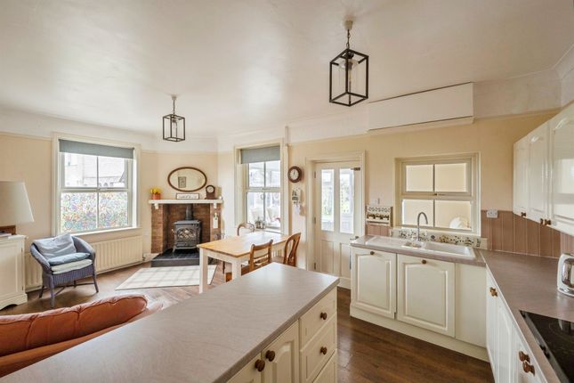 4, Blyton Road, Gainsborough photo 3