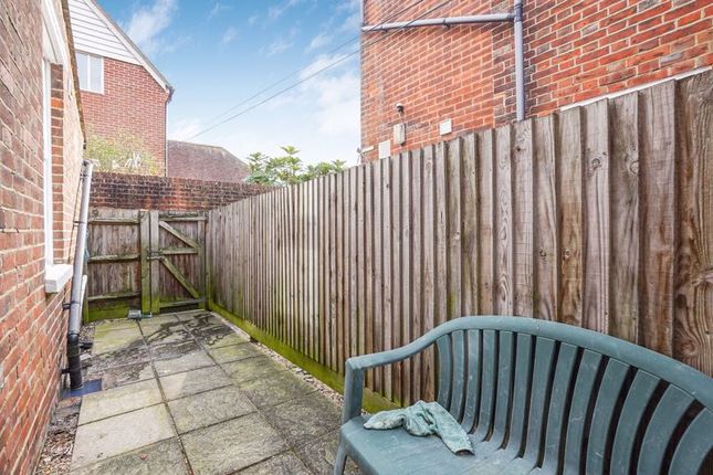 End terrace house to rent in Kirbys Lane, Canterbury