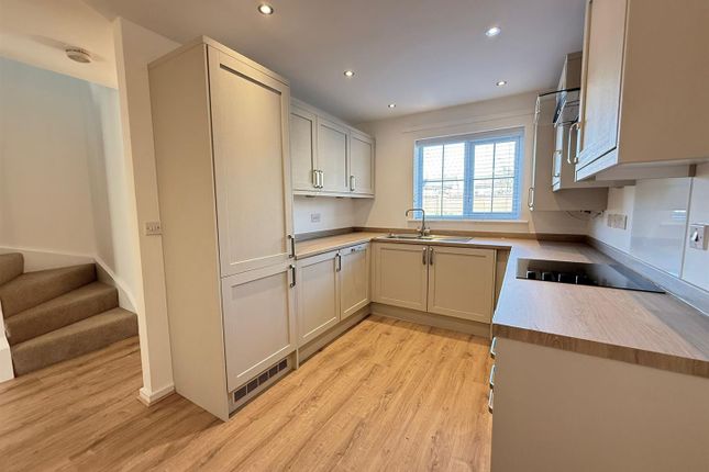 32, Ermine Close, Manchester photo 2