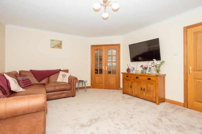2 Maxwell Park, Back Lane, Thornhill photo 3
