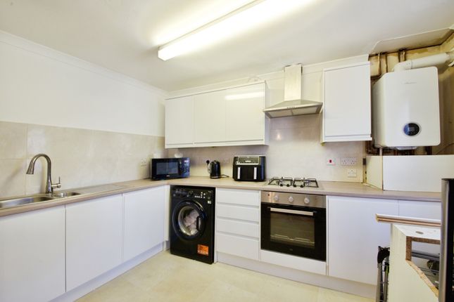 Flat 15, Sudbury Court,, Glandford Way, Romford photo 2