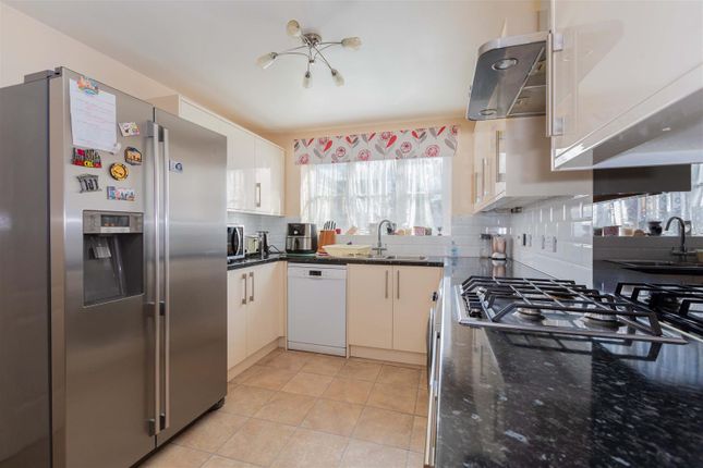 20, Earls Lane, Slough photo 2