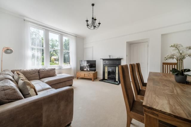 Flat 3, Greenways Court, 77, Kennel Ride, Berkshire photo 4