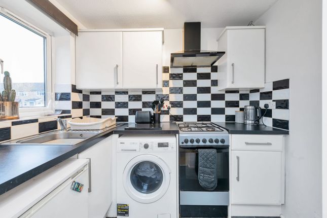 40 Russet Way, Royston photo 2