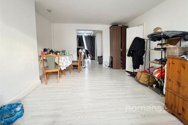 1, Myrtle Close, West Drayton photo 3