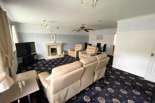 56, Birchwood, Oldham photo 3
