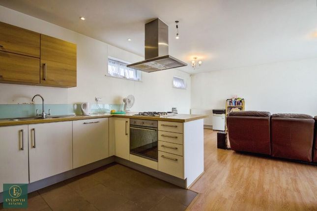 Flat 11 Redbourn Court, 1177 Newham Way photo 3