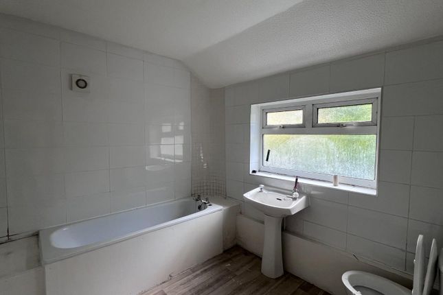 18a, High Street, Bridgend photo 3