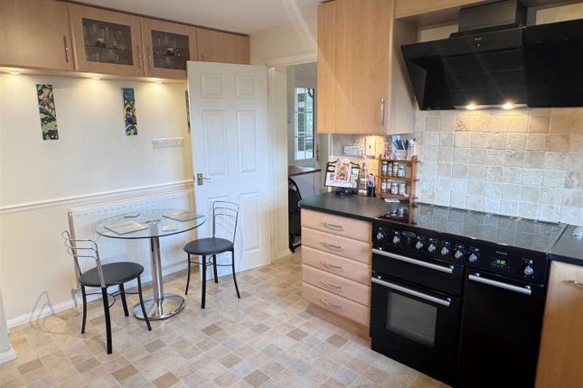 12, Ladwell Close, Newbury photo 4