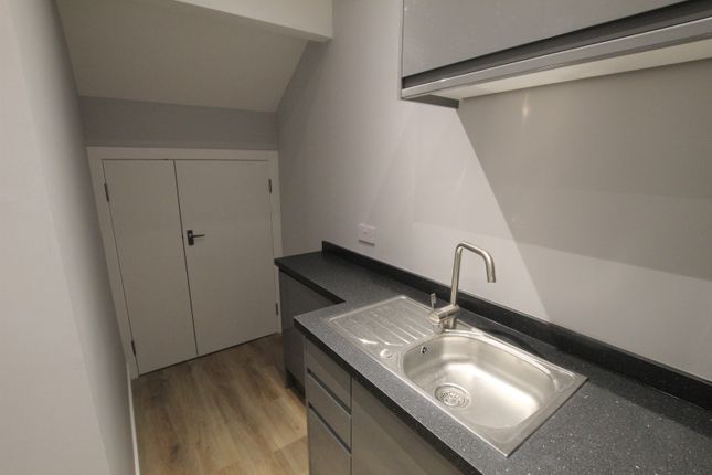 Flat 3, 84c, Station Lane, Featherstone photo 5