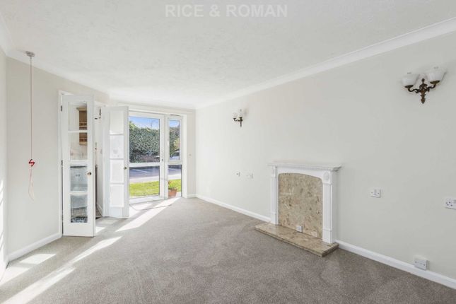 1 Royston Court, Manor Road North, Esher photo 3
