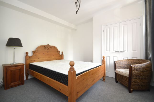 Flat to rent in Eaglesfield Road, London