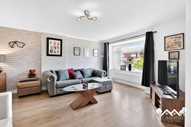 9, Farfield Drive, Darwen photo 3