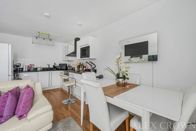 Flat 3, 8, Mount Pleasant Crescent, London photo 4