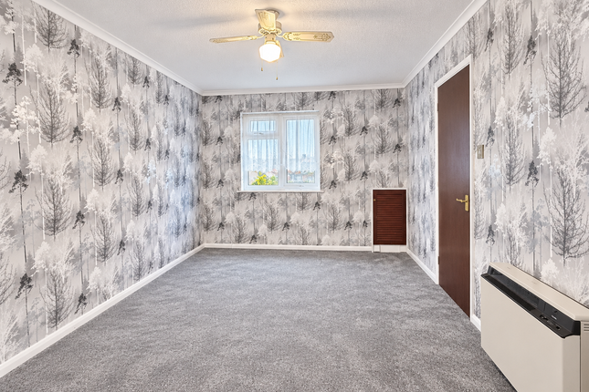Headingley Close, Ilford photo 3