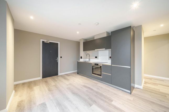 Flat to rent in Whitehall Road, Leeds