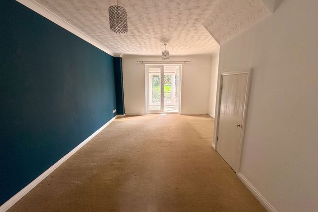 2 Windward Road, Torquay photo 3
