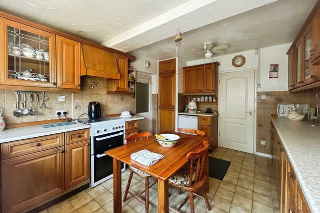 18, Robin Grove, West Midlands photo 2