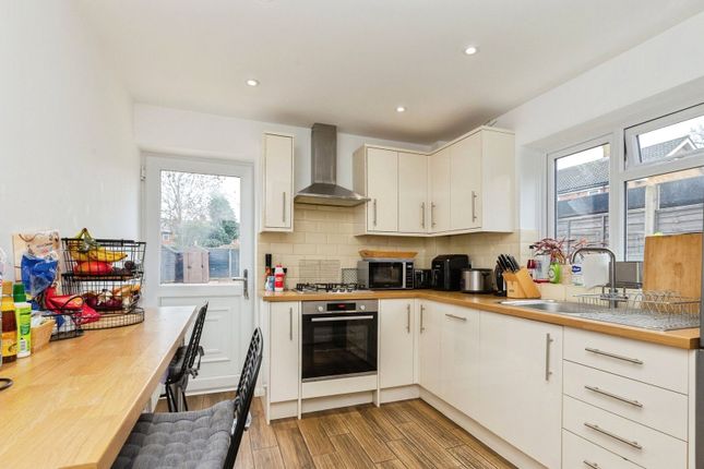 111, Priory Crescent, Buckinghamshire photo 3