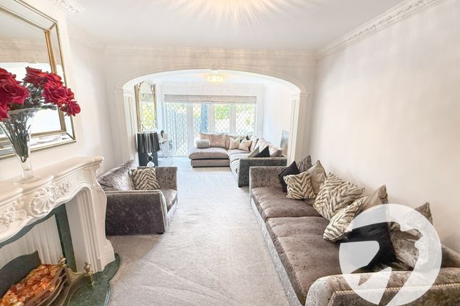 22, Domonic Drive, London photo 2