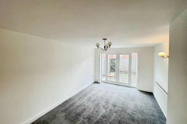 Flat 4, Oliver House, Oliver Lane photo 2