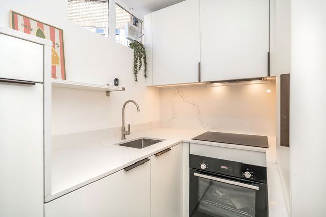 Flat 3, Marqueen Court, 42, Kensington Church Street, London photo 3