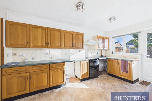 2, Amy Johnson Avenue, Bridlington photo 3
