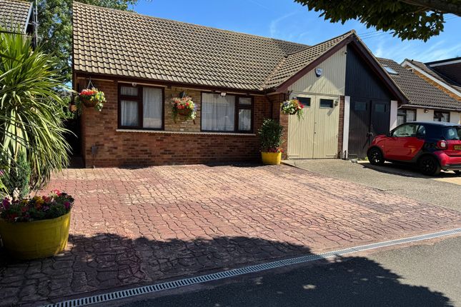 2-bed bungalow on 22 Hornbeam Road, Epping, £2,100/mo