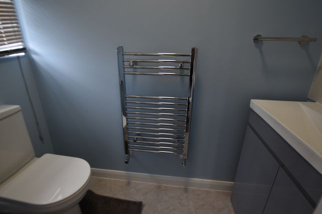 13 Wiltshire Way Cloakroom