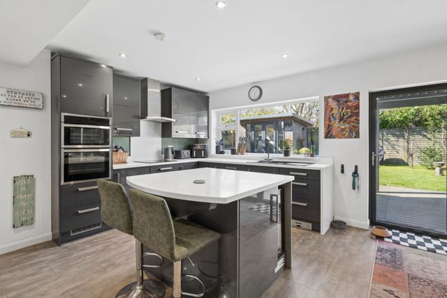 10 Woodlands Drive, High Wycombe photo 3