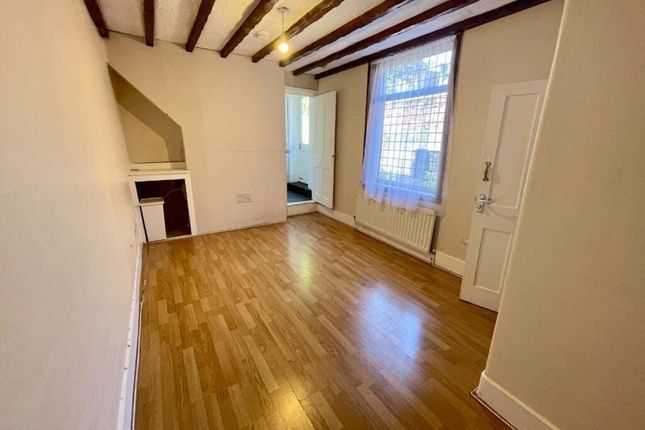stockwood cresent, Luton photo 5