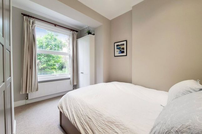 Flat for sale in Lansdowne Way, Stockwell, London