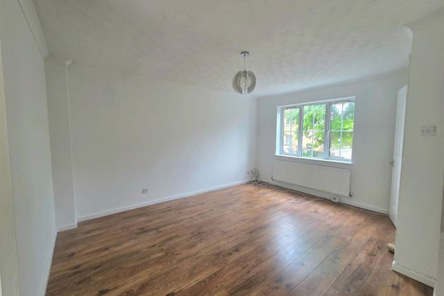 28, Cwrt Nant Y Felin, Caerphilly photo 3