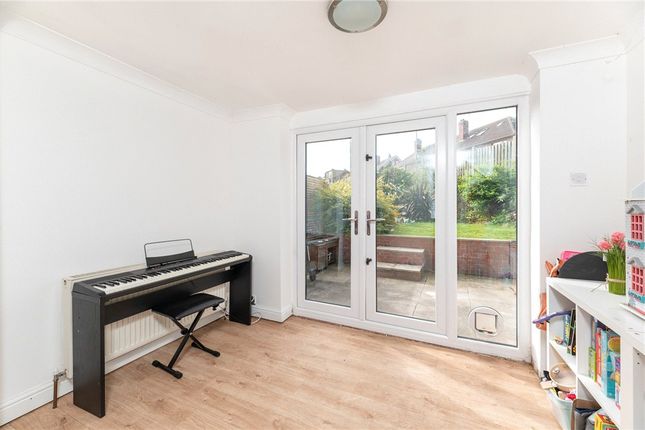 4, Bramleigh Grove, Leeds photo 5