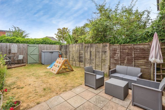 2, Courtlands Terrace, Waterlooville photo 3