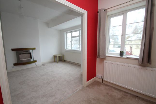 Sandringham Crescent, West Yorkshire photo 4