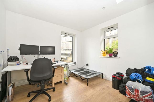 4, Carr Lane, Leeds photo 4
