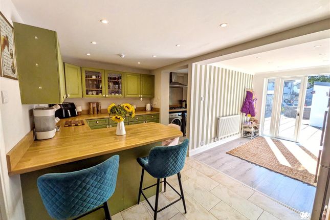 4, Millfield, Whitland photo 2