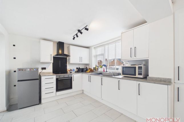 18, Redland Close, Wrexham photo 4