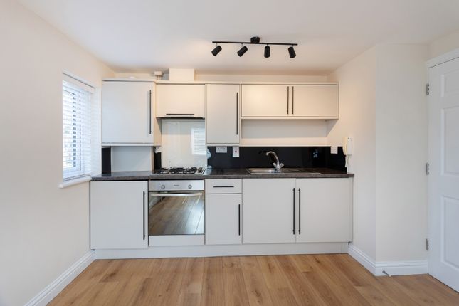 Flat 4, 305 Abingdon Road, Oxford photo 2