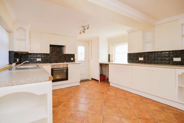 109, Sowerby Crescent, Middlesbrough photo 3