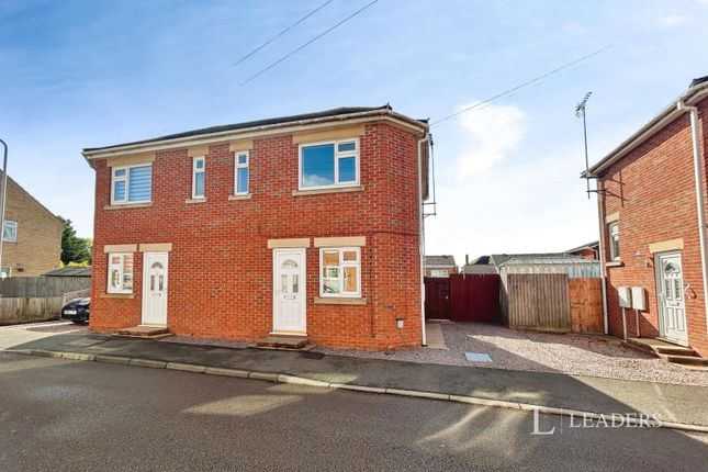 2-bed house on Eastgate, Bourne, £895/mo