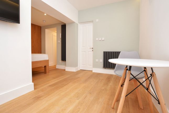 Room 7, 244 Hornsey Road, Holloway photo 4